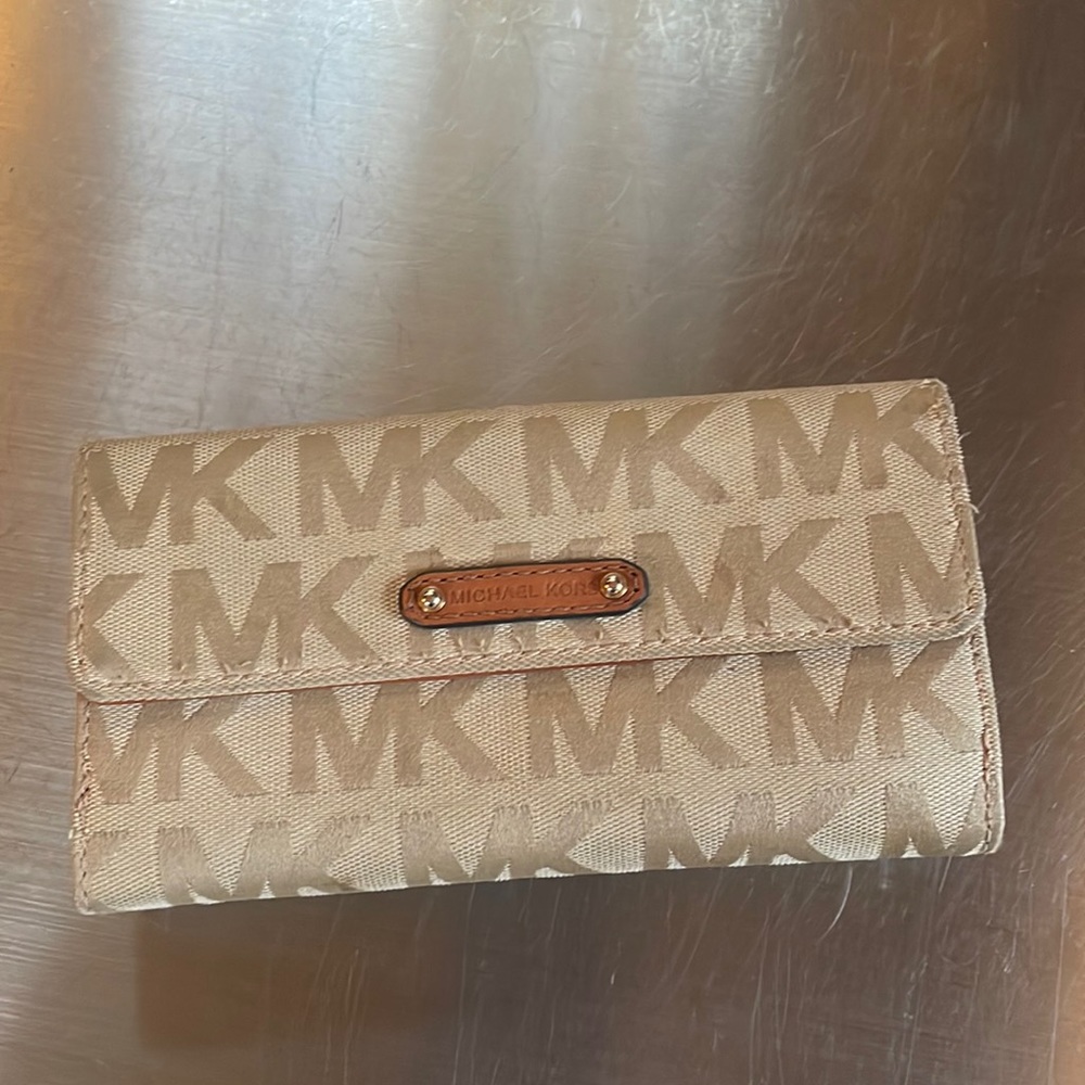 Michael Kors wallet MK medium